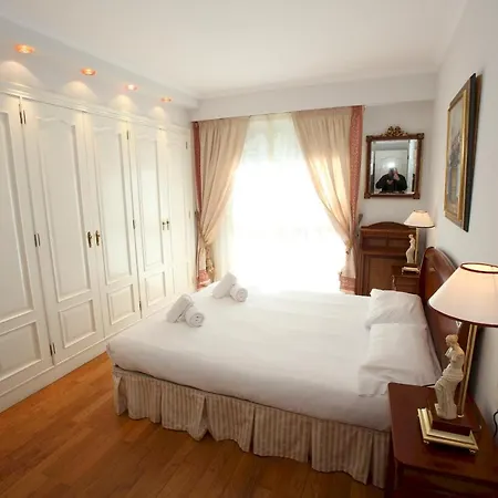 Ondarreta Gran Piso Junto A La Playa De Ondarreta Apartamento *