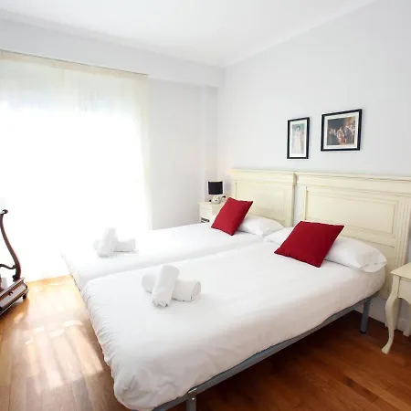 Apartment Ondarreta Gran Piso Junto A La Playa De Ondarreta